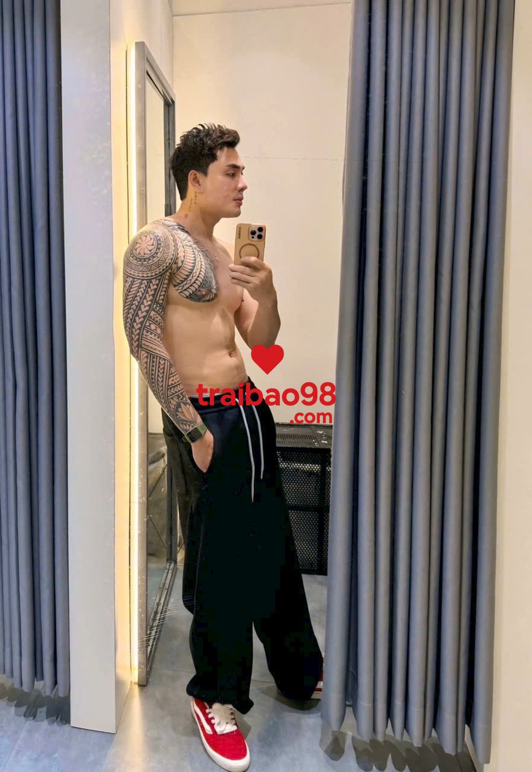 Model tiến tại Sài Gòn